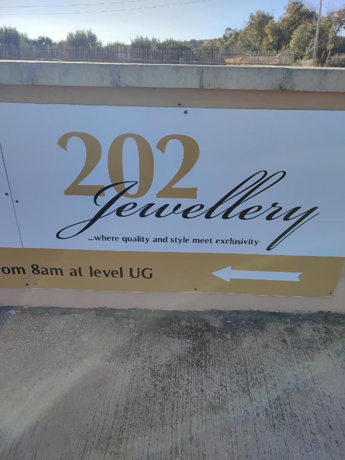 No56 Tower View WATER'S EDGE SEAFRONT LICENSED APARTMENT Mellieħa Zewnętrze zdjęcie
