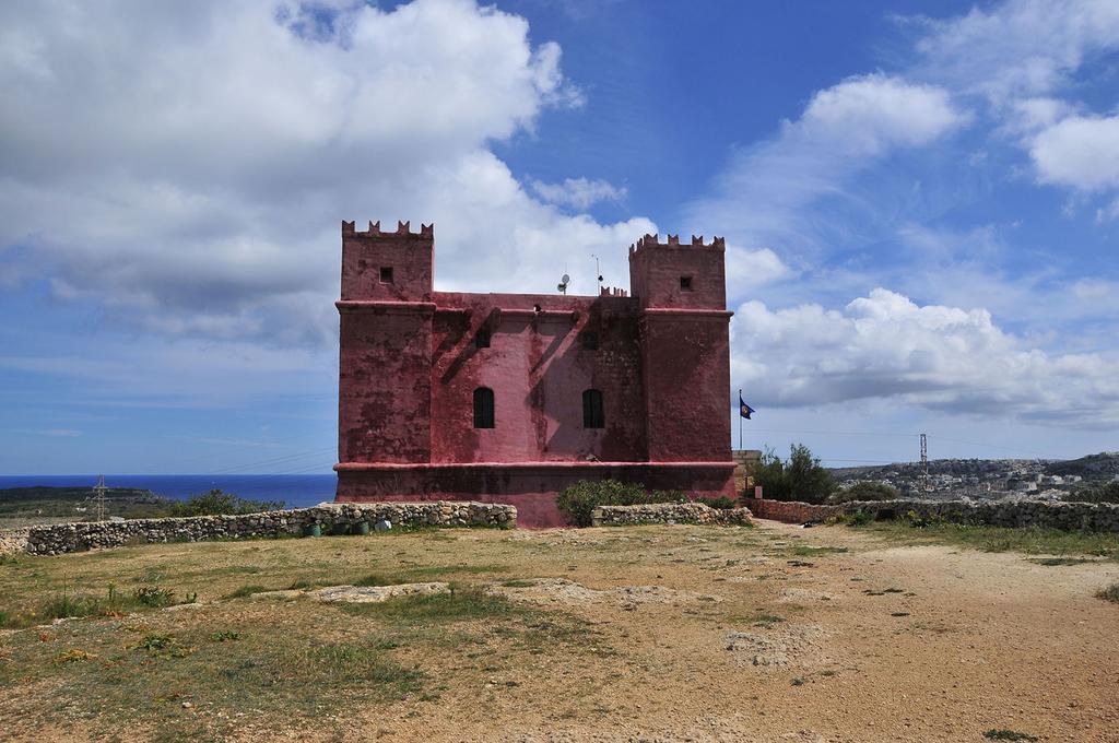 No56 Tower View WATER'S EDGE SEAFRONT LICENSED APARTMENT Mellieħa Zewnętrze zdjęcie